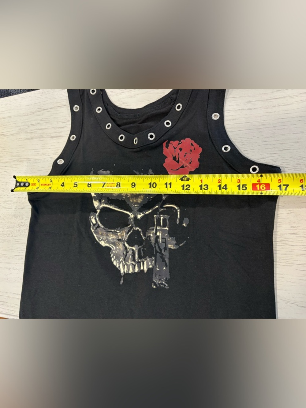 Black Skull & Red Rose Eyelet Tank Top - Picture 4 of 7